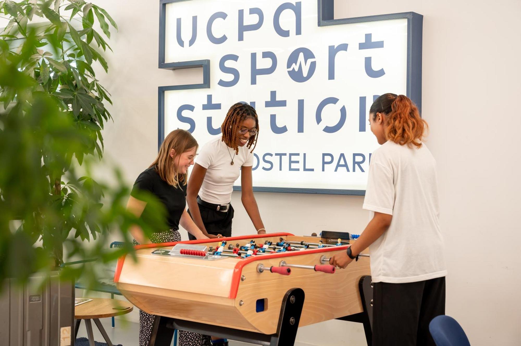 Ucpa Sport Station Hostel Paris Exterior photo